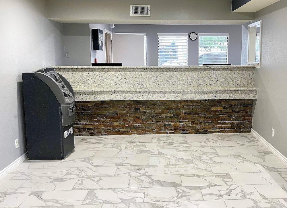 Econo Near Lackland Air Force Base-seaworld Hotel